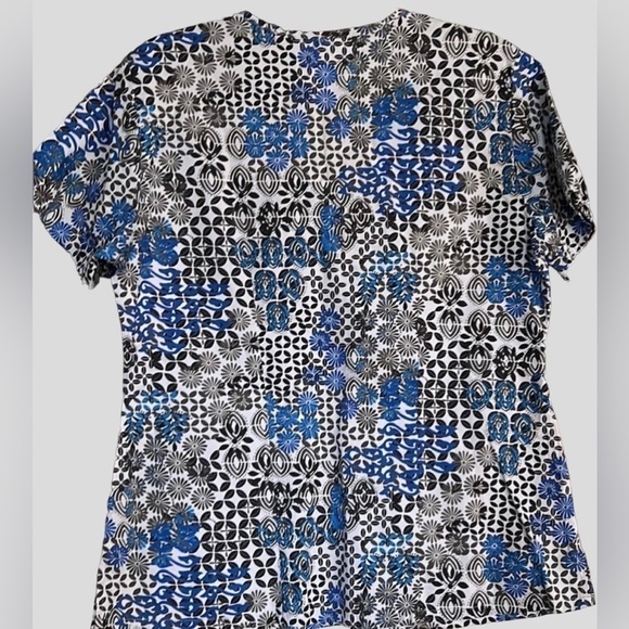 GRAFX Blue/Black/White Patchwork Lace-Up Babydoll Scrub Top, Size Medium,GUC. - Picture 7 of 7